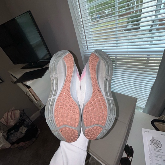 Nike Pegasus running shoes - Picture 2 of 3